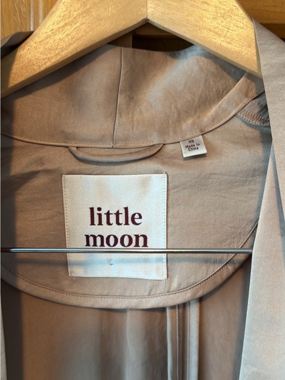 Aritzia Little Moon Women's Light Cream Satin Robe with Belt and Pockets - Picture 2 of 6